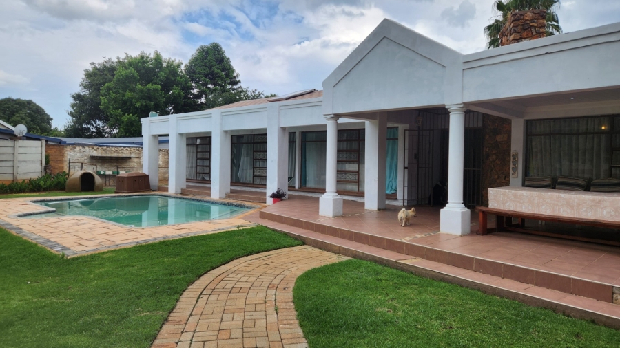 4 Bedroom Property for Sale in Flamwood North West